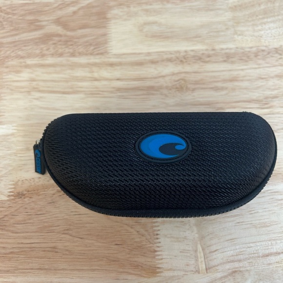 Costa Black Sunglasses Case with Vibrant Blue Cloth - Picture 3 of 4